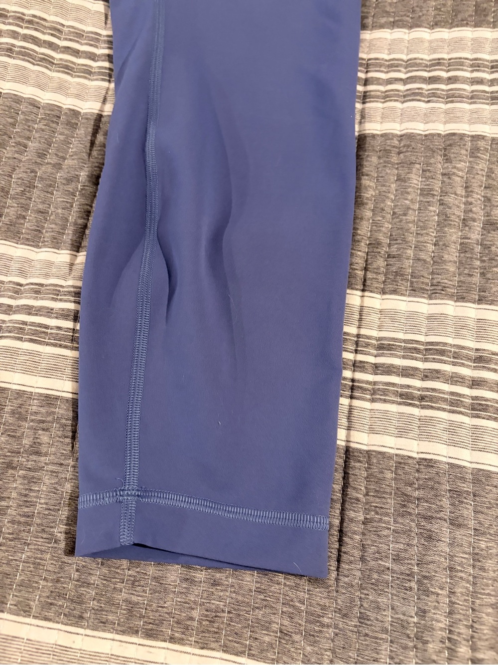 Lululemon Women’s Size 12 Blue Active 25” Leggings - Picture 2 of 8